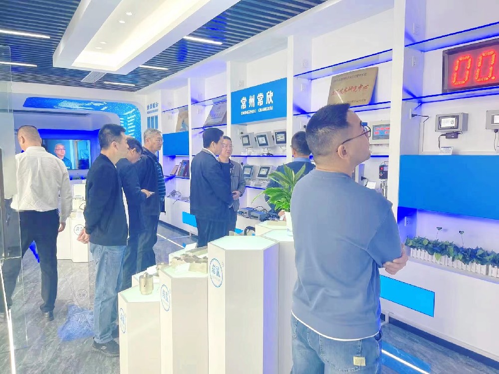 熱烈祝賀中國重型機(jī)械工業(yè)協(xié)會橋式起重機(jī)專業(yè)委員會九屆八次理 事會暨十屆一次會員大會在江蘇省常州市召開順利召開并圓滿結(jié)束！